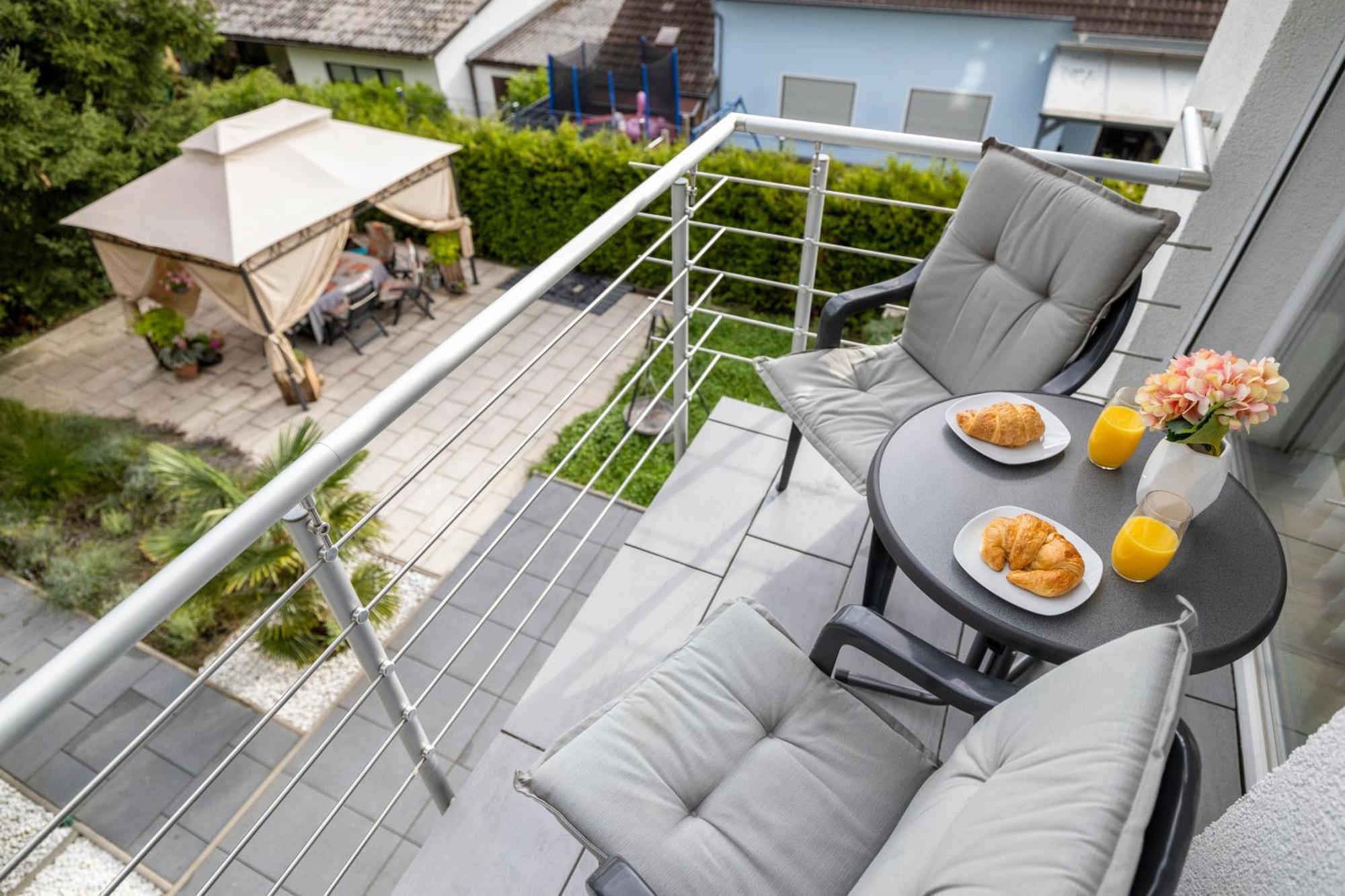 Design Maisonette - 24H Self-Check-In - Bis 7 Pers - In Direkter Weihernaehe - Parkplatz - Wifi - Balkon -Terrasse - Radwege Schiffweiler 외부 사진