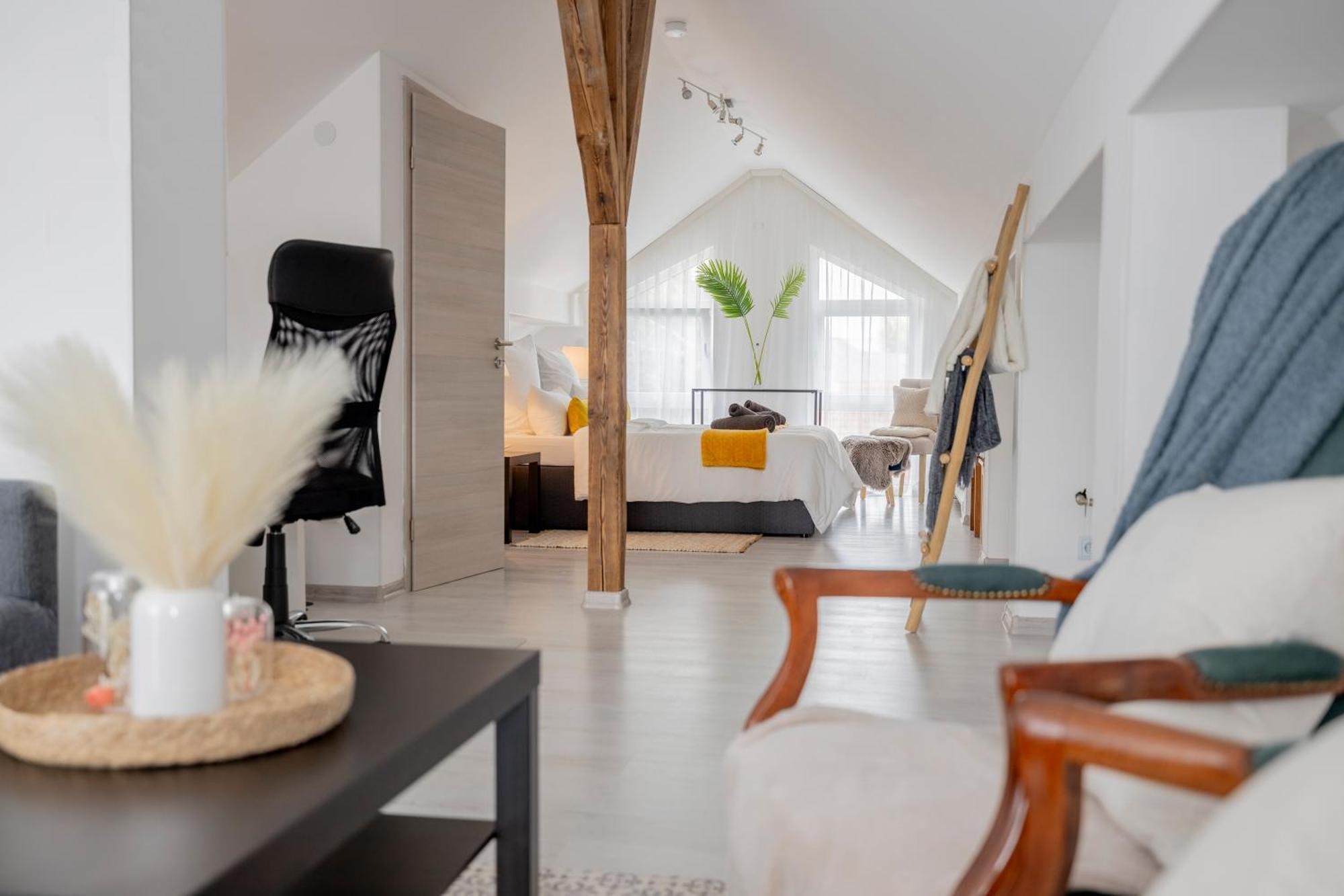 Design Maisonette - 24H Self-Check-In - Bis 7 Pers - In Direkter Weihernaehe - Parkplatz - Wifi - Balkon -Terrasse - Radwege Schiffweiler 외부 사진