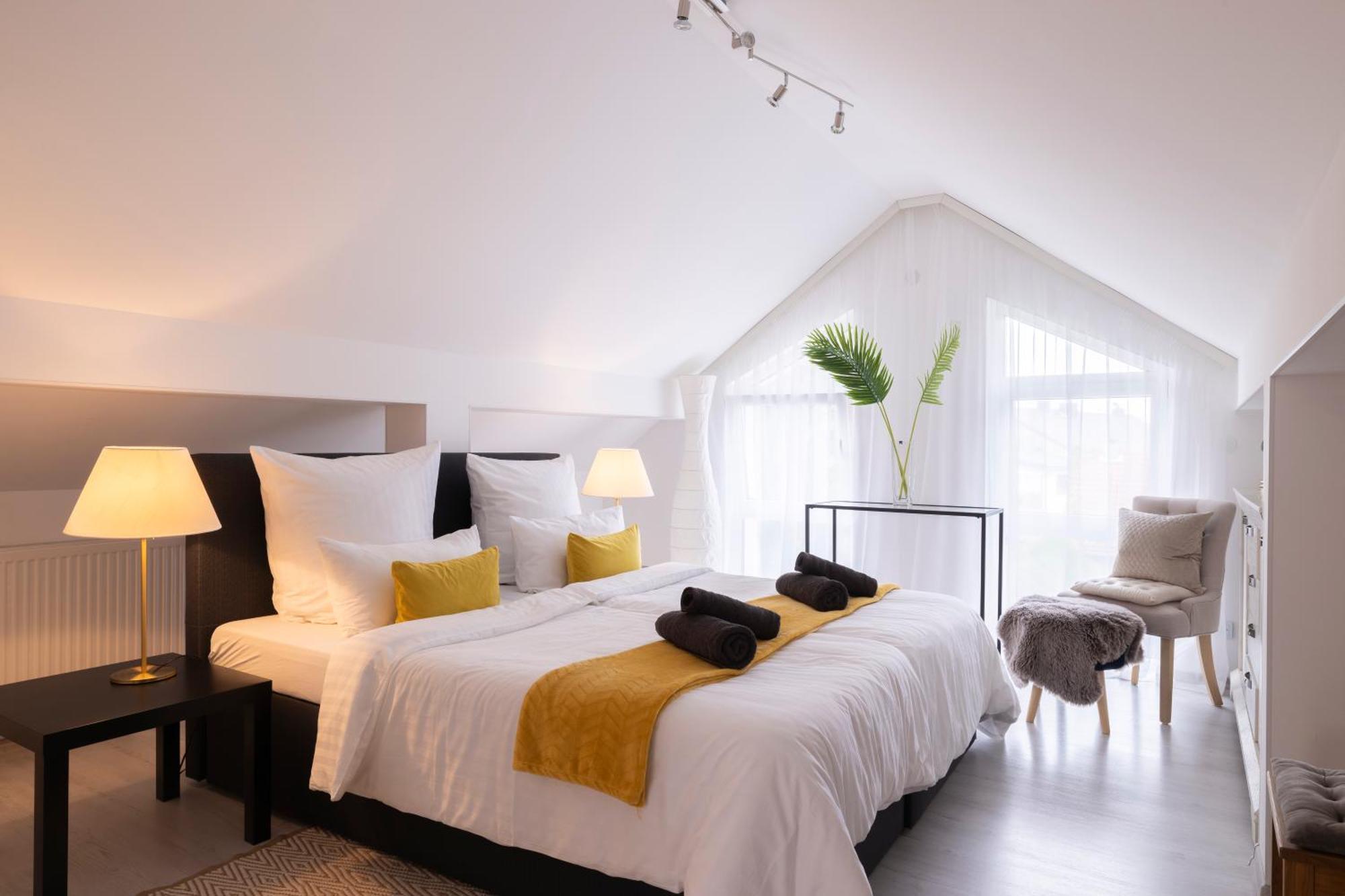 Design Maisonette - 24H Self-Check-In - Bis 7 Pers - In Direkter Weihernaehe - Parkplatz - Wifi - Balkon -Terrasse - Radwege Schiffweiler 외부 사진